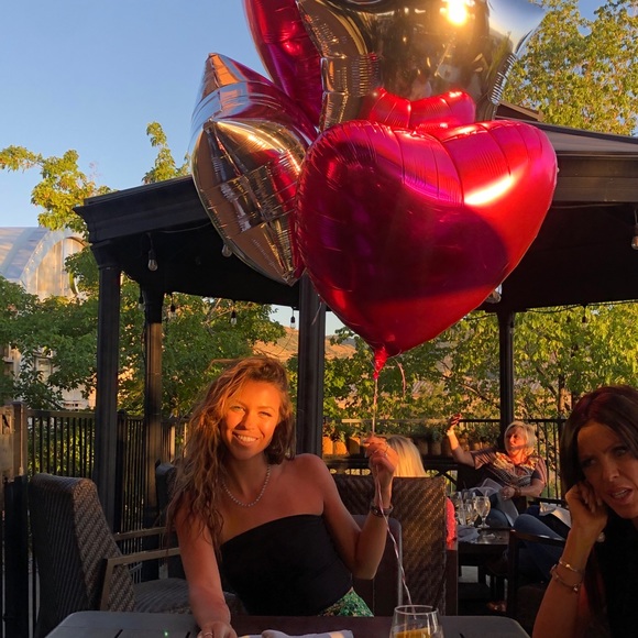 Meet your Posher, Halle - Picture 2 of 4